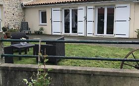 La Maison Des Amis Les Essarts (vendee)